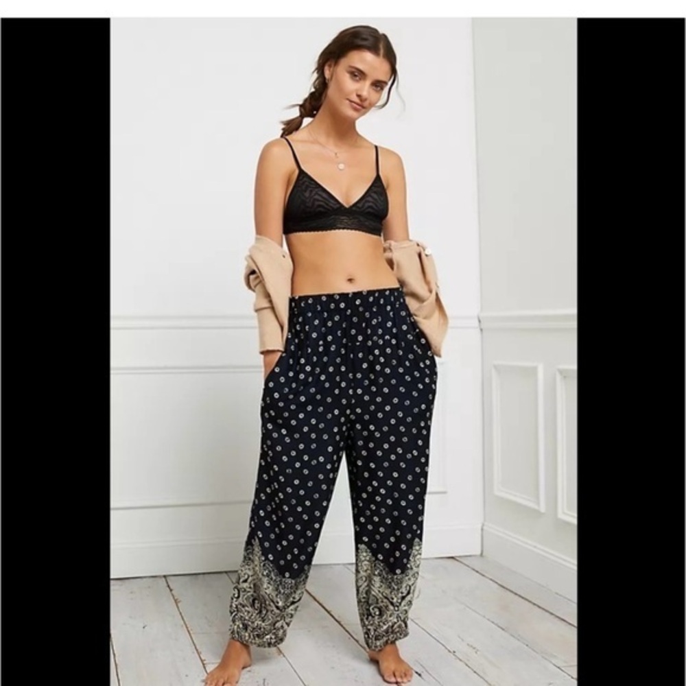 Anthropologie Navy and White Patterned Capris